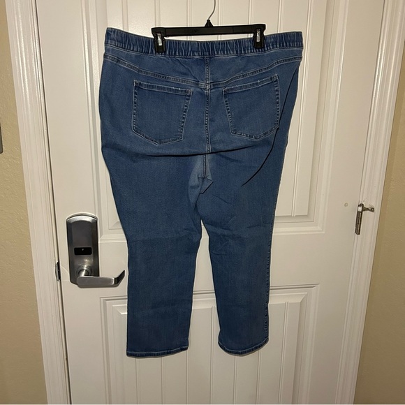 Torrid Crop Pull-On Mid-Rise Super Soft Boyfriend Jeans Size 3X - Picture 3 of 10
